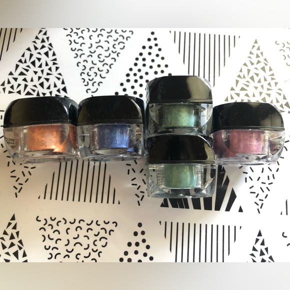 YOUnique Moonstruck Mineral Eyeshadow - Picture 2 of 3